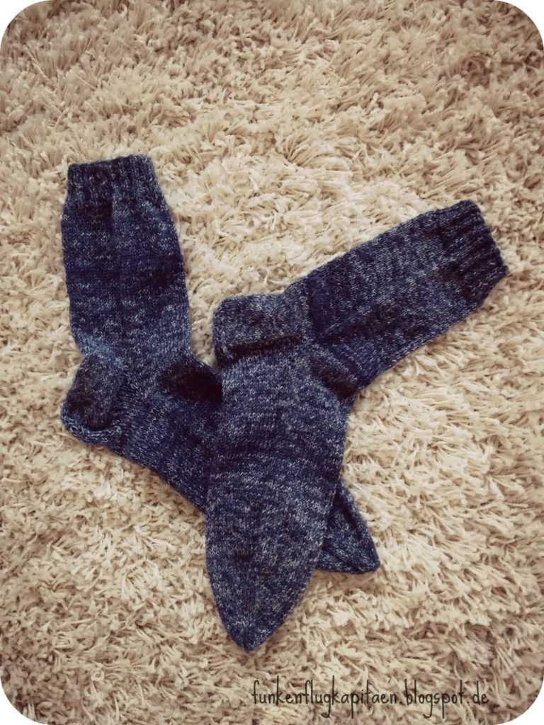 Socken stricken blau