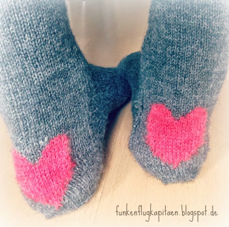 Socken stricken grau mit Herz Ferse